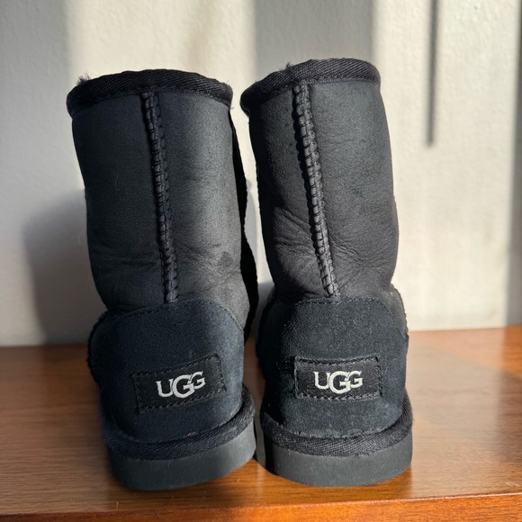 UGG Girls Classic Weather Short Boot in Black Size 1 - Picture 10 of 11